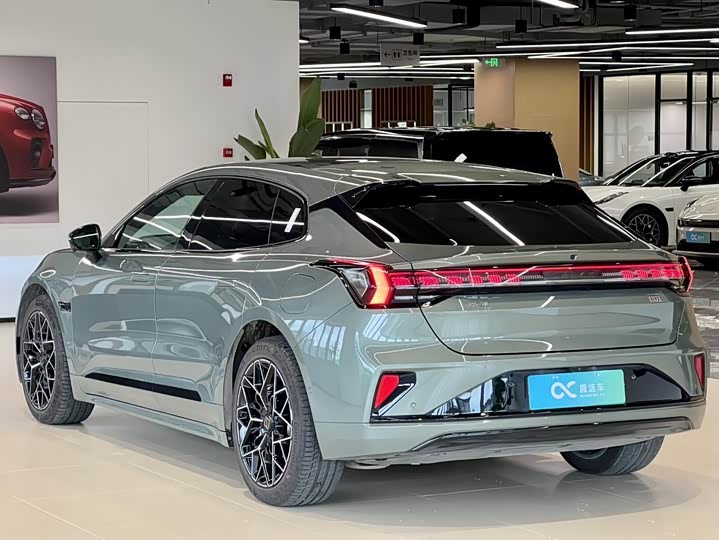 Фото 5 - Zeekr 001