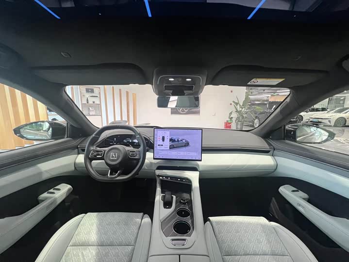 Фото 7 - Zeekr 001