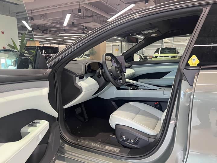 Фото 9 - Zeekr 001