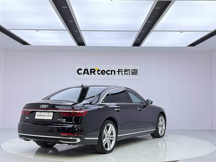 Фото 5 - Audi A8