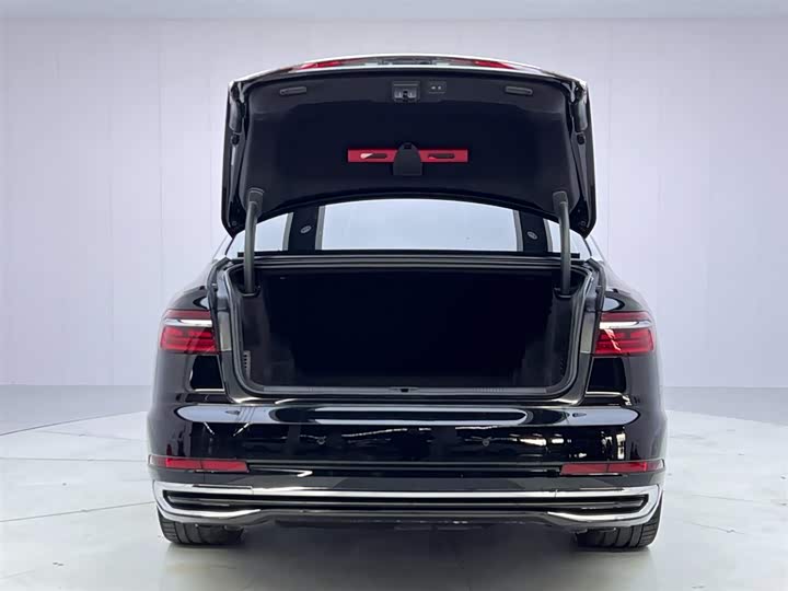 Фото 9 - Audi A8