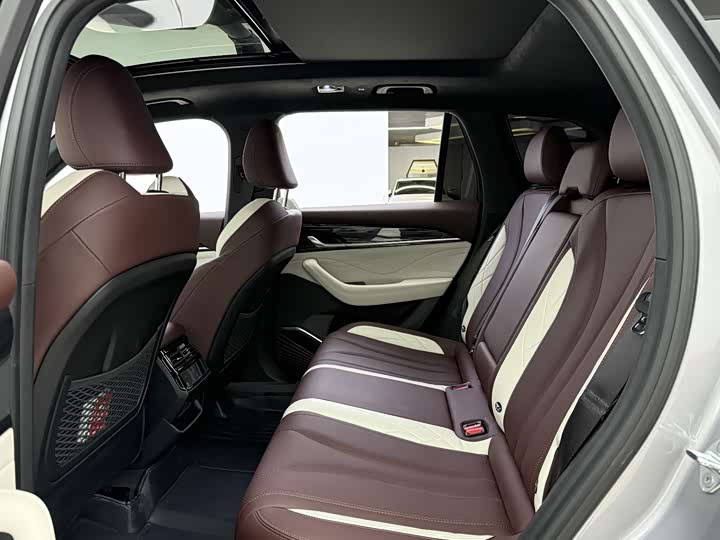 Фото 7 - Geely Monjaro