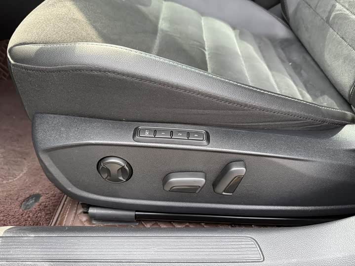 Фото 5 - Volkswagen Sagitar L