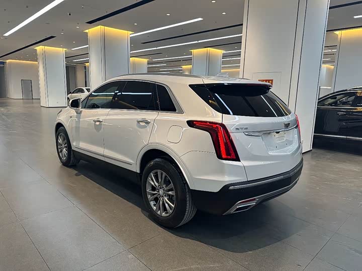 Фото 4 - Cadillac XT5