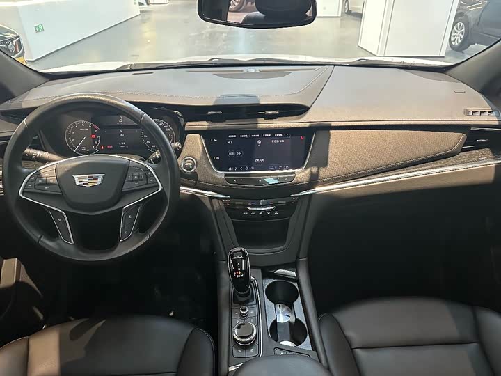Фото 7 - Cadillac XT5