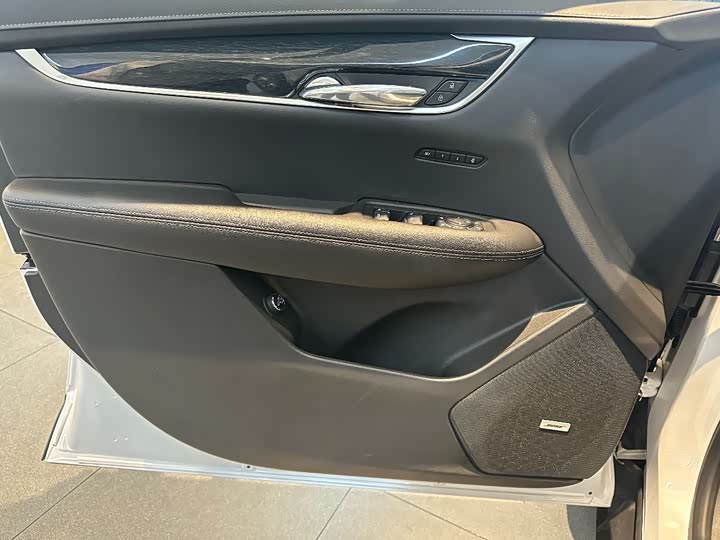 Фото 9 - Cadillac XT5