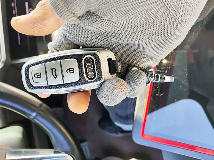 Фото 9 - Audi A6L