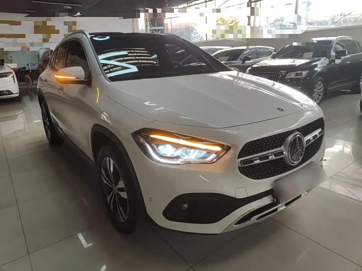 Фото 4 - Mercedes-Benz GLA-Class