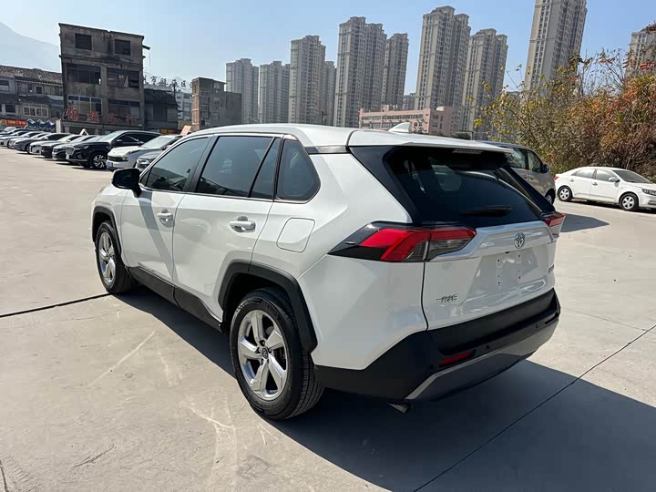 Фото 3 - Toyota RAV4