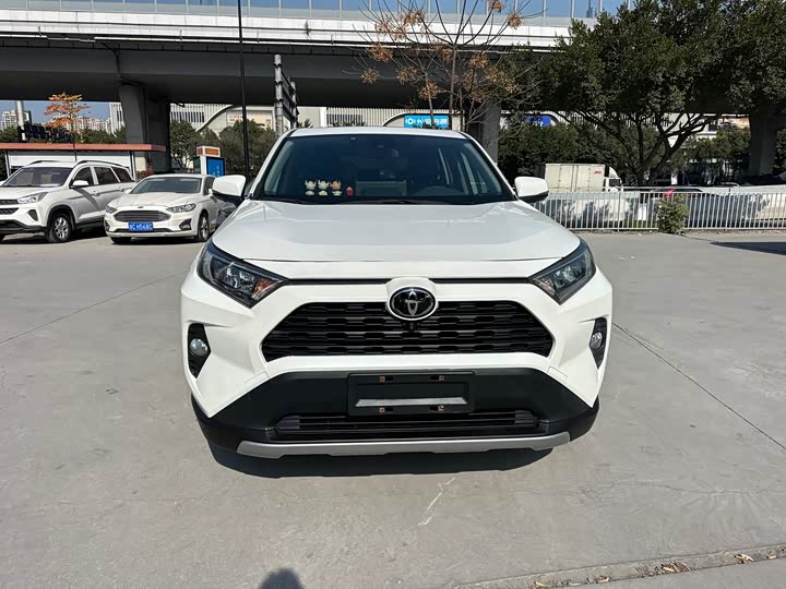 Фото 6 - Toyota RAV4