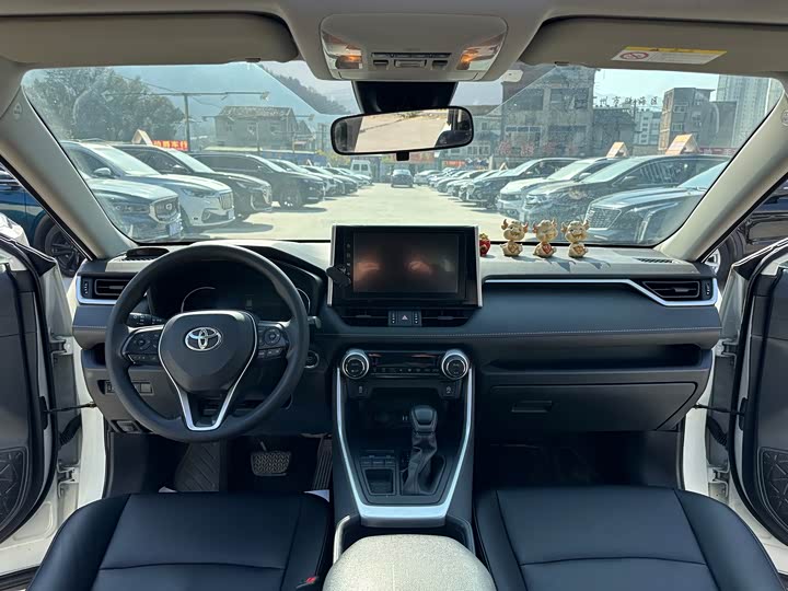 Фото 9 - Toyota RAV4