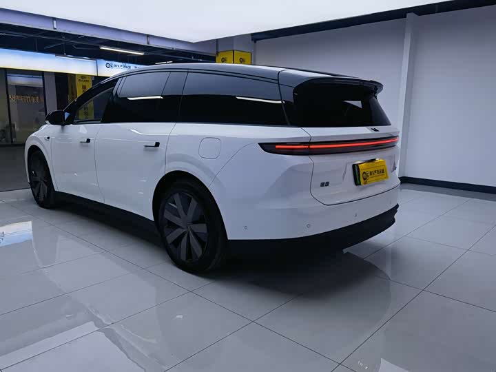 Фото 4 - LiXiang i8