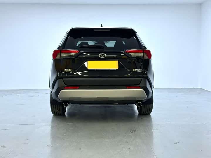 Фото 4 - Toyota RAV4