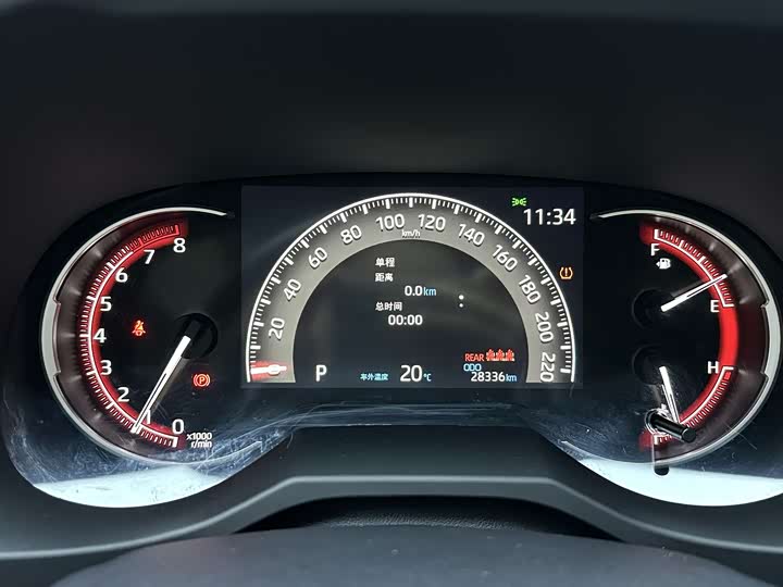 Фото 8 - Toyota RAV4