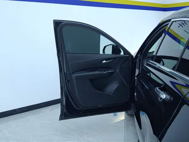 Фото 7 - Cadillac XT4