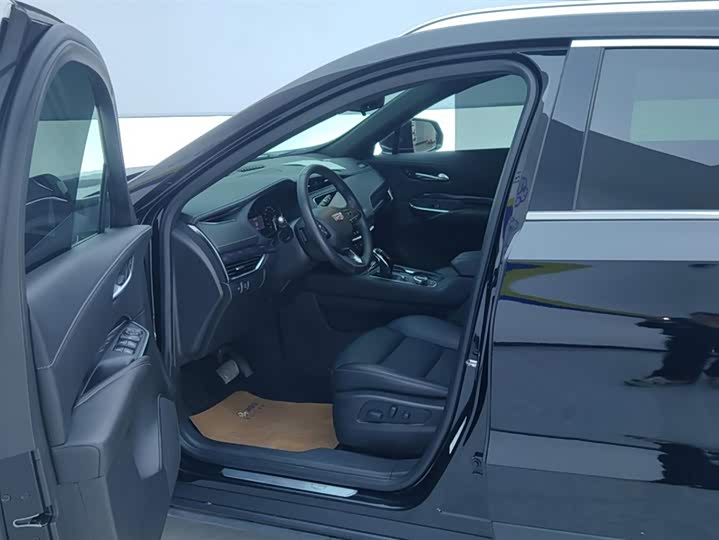 Фото 9 - Cadillac XT4