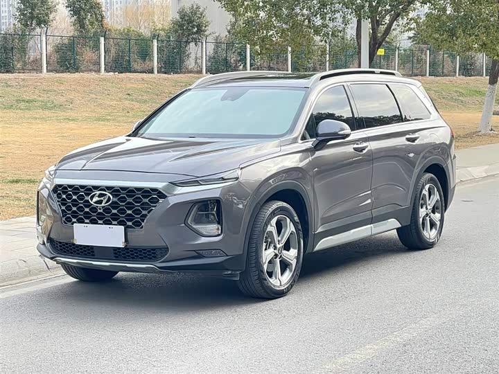 Фото 2 - Hyundai Santa Fe