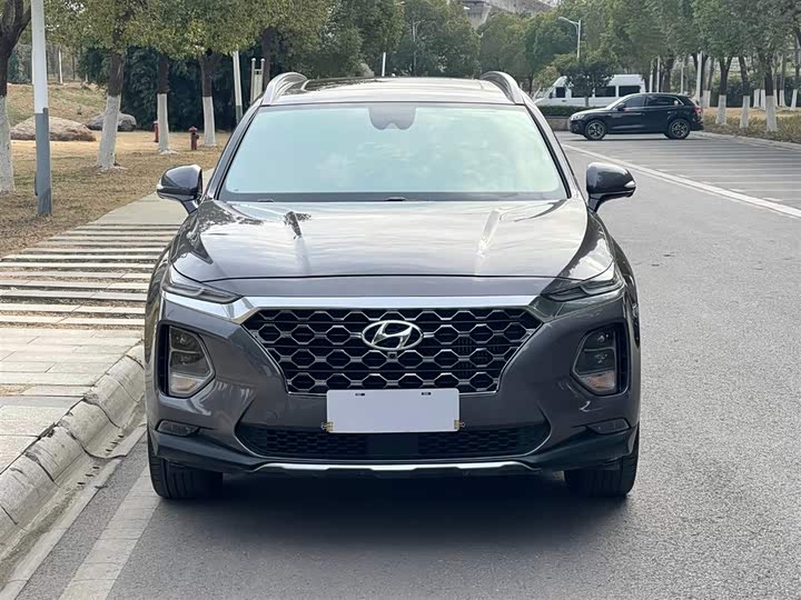 Фото 3 - Hyundai Santa Fe