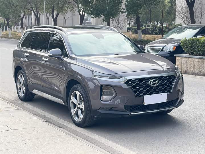 Фото 4 - Hyundai Santa Fe