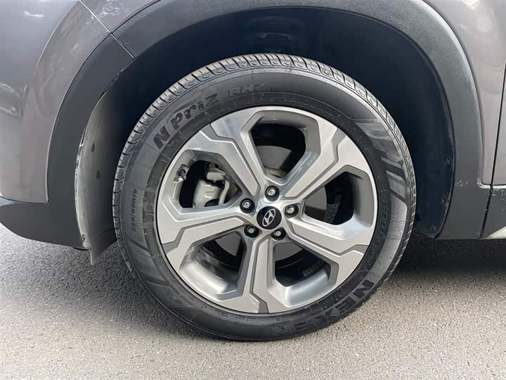 Фото 8 - Hyundai Santa Fe