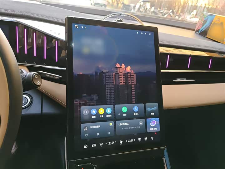 Фото 6 - Geely Atlas L