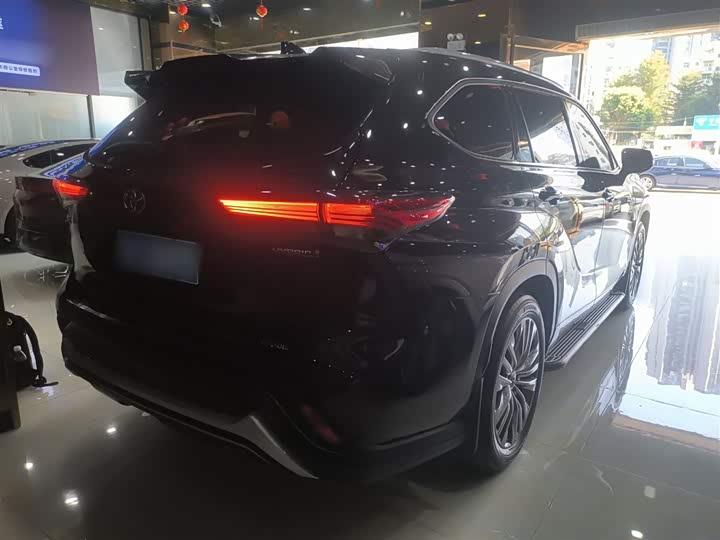 Фото 7 - Toyota Highlander