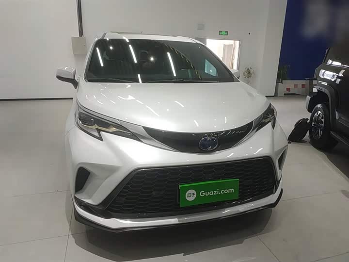 Фото 3 - Toyota Granvia