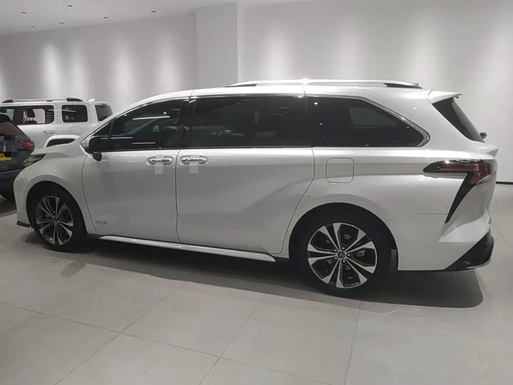 Фото 5 - Toyota Granvia