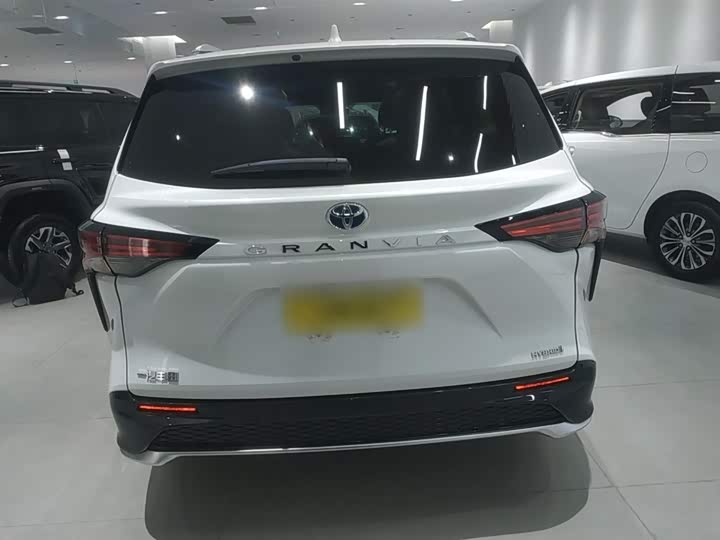 Фото 6 - Toyota Granvia