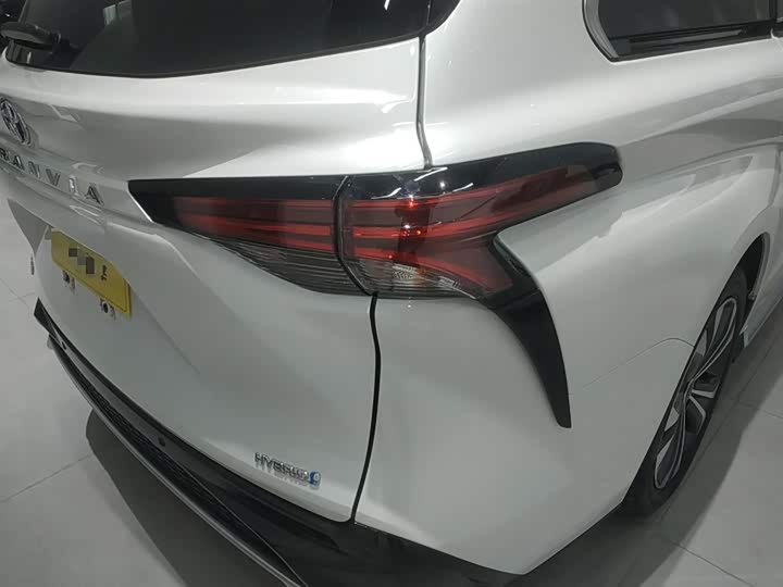 Фото 8 - Toyota Granvia