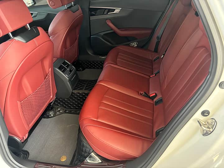 Фото 7 - Audi A4L