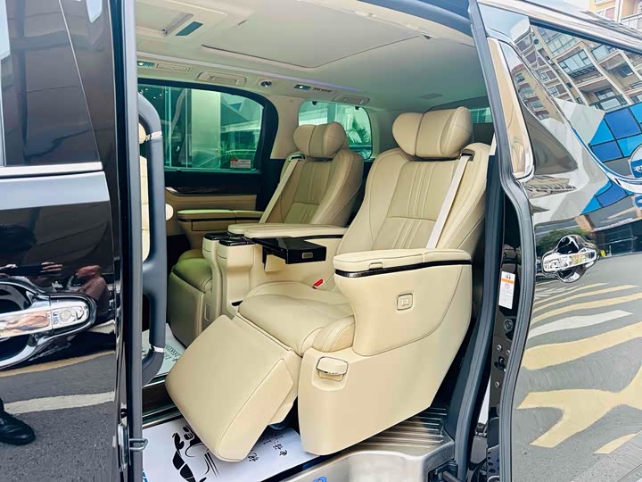 Фото 7 - Toyota Alphard