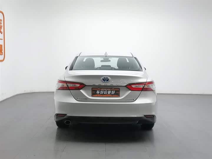 Фото 4 - Toyota Camry