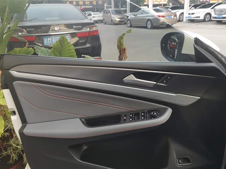 Фото 7 - Volkswagen Lamando L