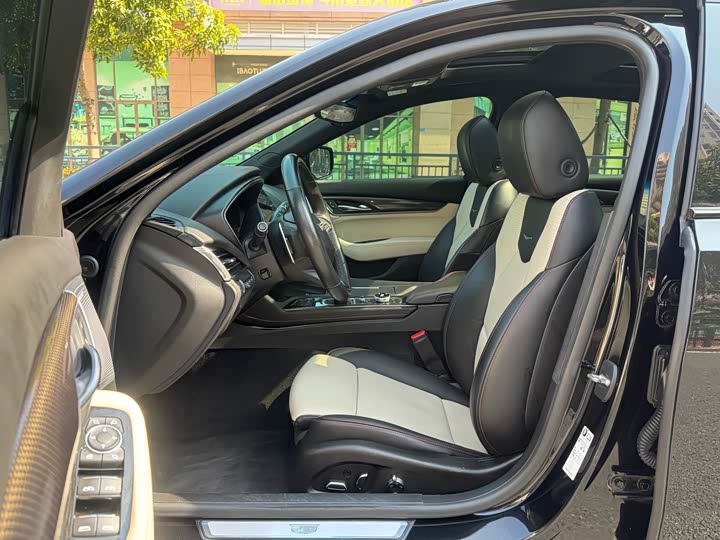 Фото 8 - Cadillac CT5