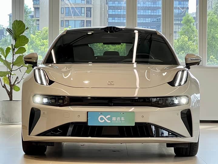 Фото 2 - Zeekr 001