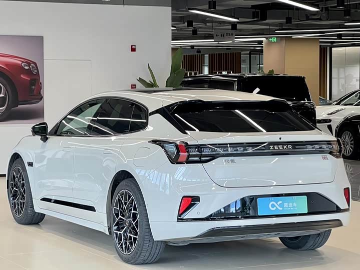 Фото 6 - Zeekr 001