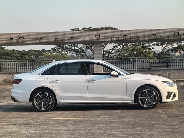 Фото 4 - Audi A4L