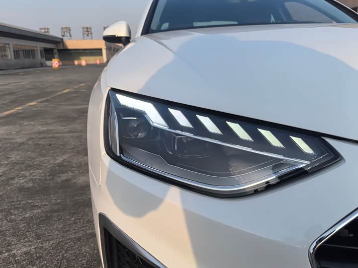 Фото 5 - Audi A4L