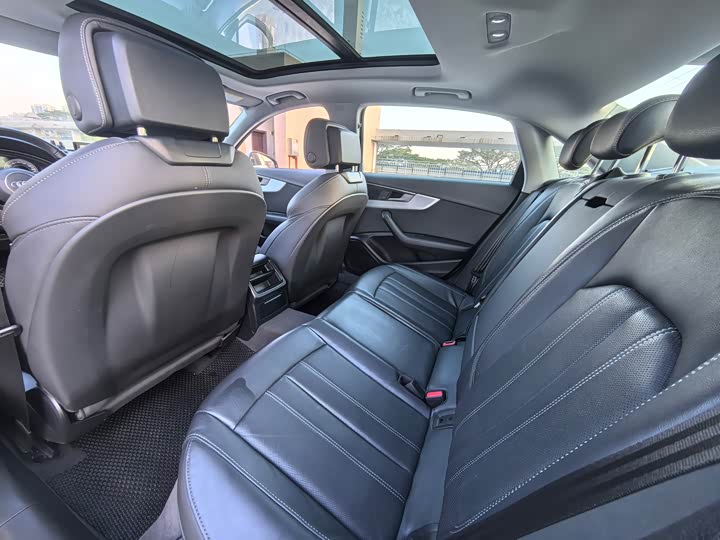 Фото 8 - Audi A4L