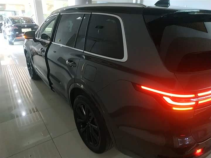 Фото 5 - LiXiang One