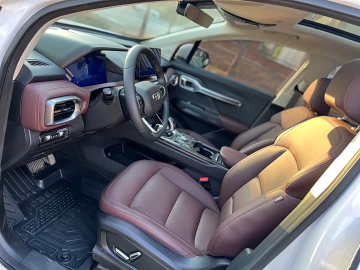 Фото 4 - Geely Okavango