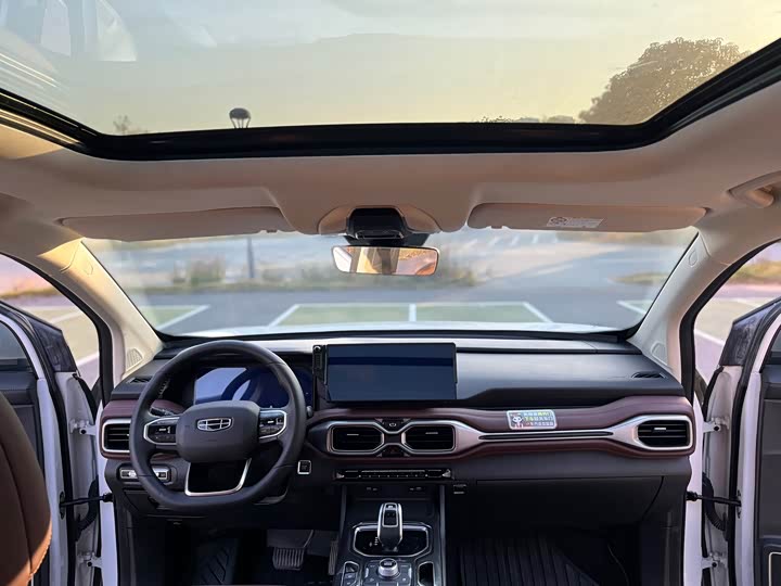 Фото 6 - Geely Okavango