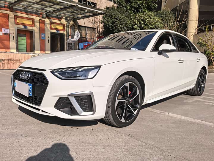 Фото 4 - Audi A4L