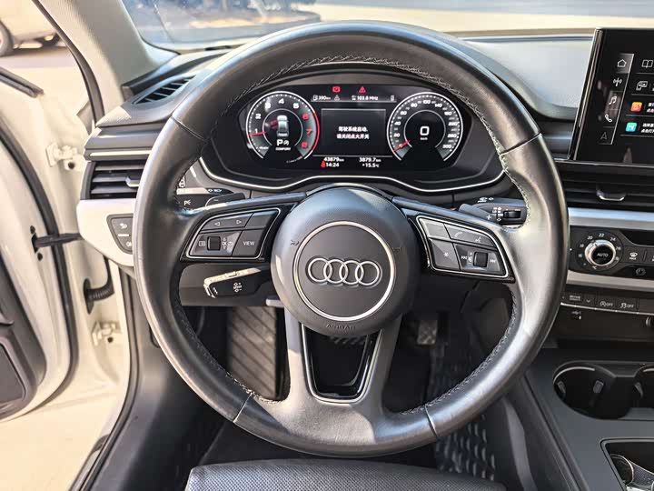 Фото 8 - Audi A4L