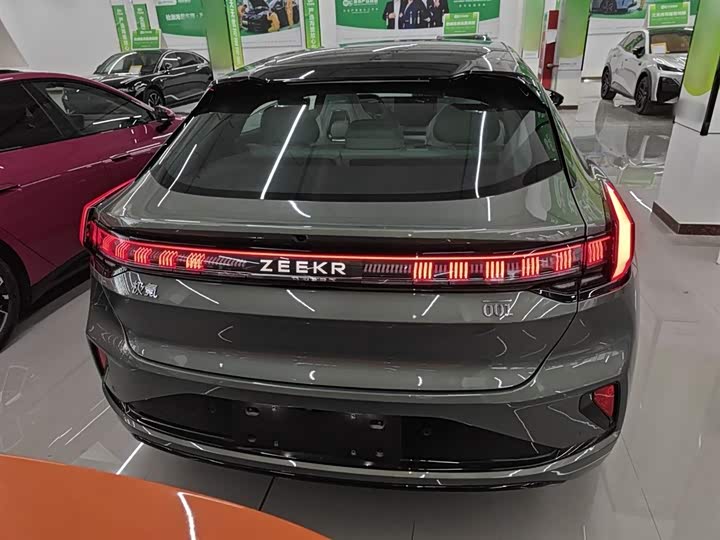 Фото 6 - Zeekr 001