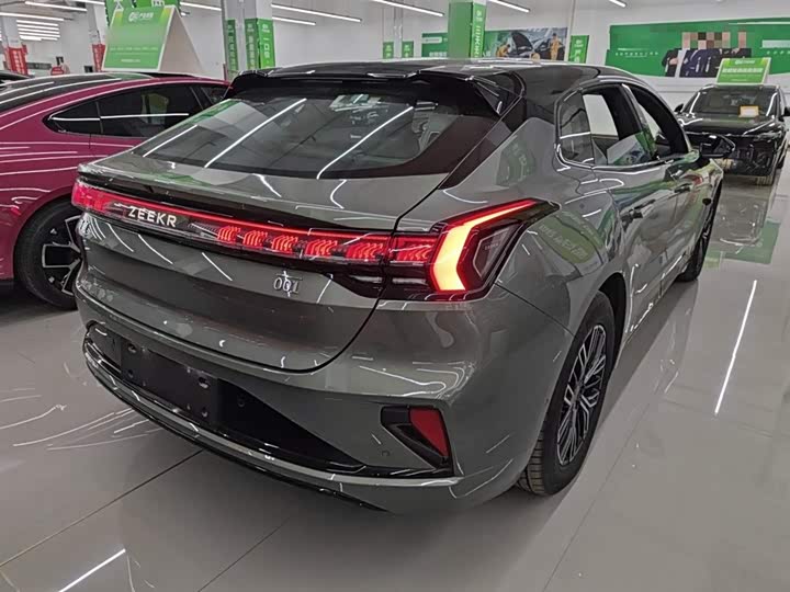 Фото 7 - Zeekr 001