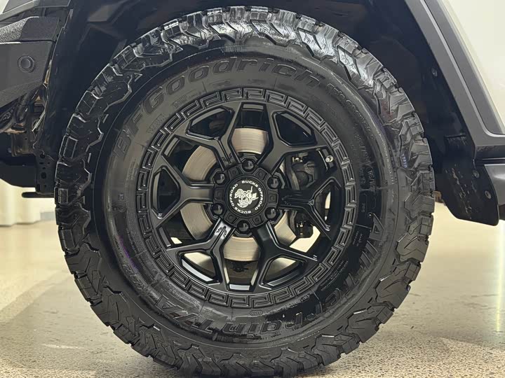 Фото 8 - Tank 300