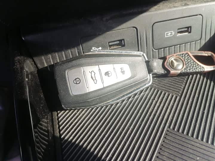 Фото 9 - Geely Geometry E Firefly