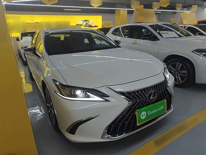 Фото 4 - Lexus ES